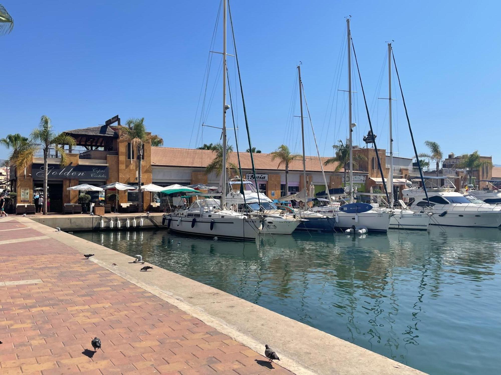 Stunning 3-bed In Puerto de Mazarron